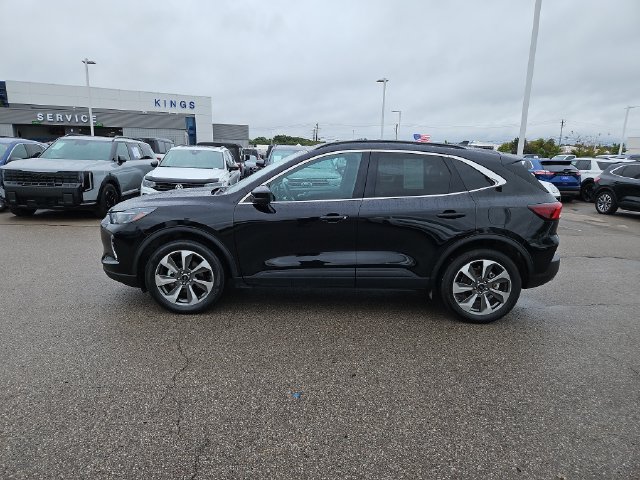 Certified 2023 Ford Escape Platinum AWD/4WD image 2