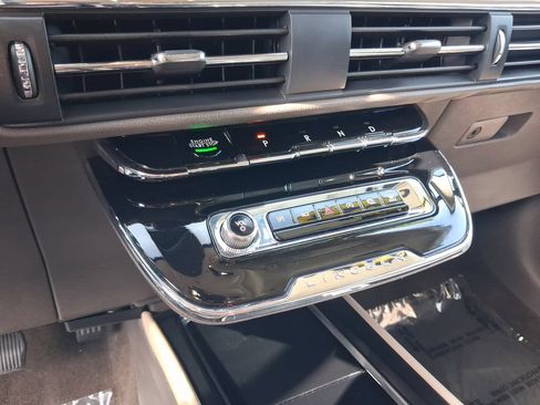 Used 2023 Lincoln Corsair FWD image 25