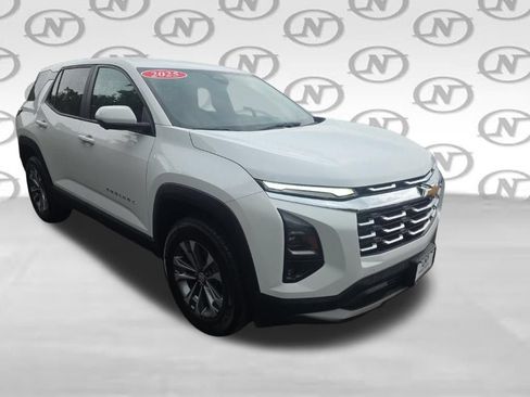 Used 2025 Chevrolet Equinox LT w/ Safety and Technology Package AWD/4WD image 13