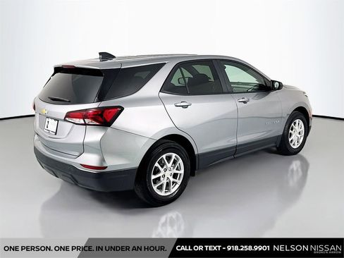 Used 2023 Chevrolet Equinox LS w/ LS Convenience Package FWD image 5