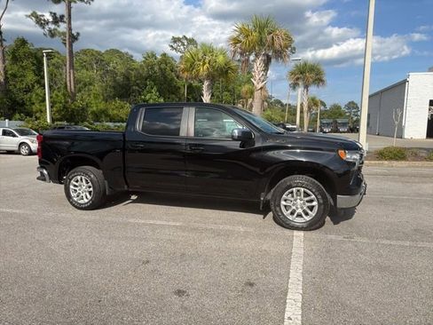 Used 2024 Chevrolet Silverado 1500 LT w/ Z71 Off-Road Package AWD/4WD image 3