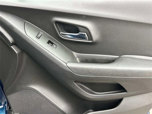 Used 2020 Chevrolet Trax LT w/ Driver Confidence Package image 25