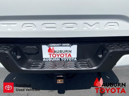 Used 2023 Toyota Tacoma TRD Off-Road w/ TRD Premium Off Road Package AWD/4WD image 10