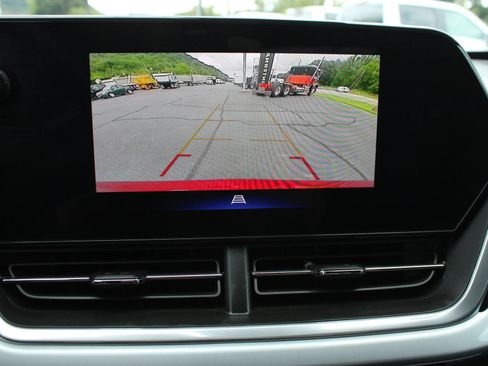 Used 2024 Chevrolet Trax LT w/ LT Convenience Package FWD image 35