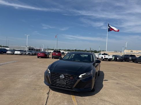 Certified 2024 Nissan Altima 2.5 SR FWD image 6