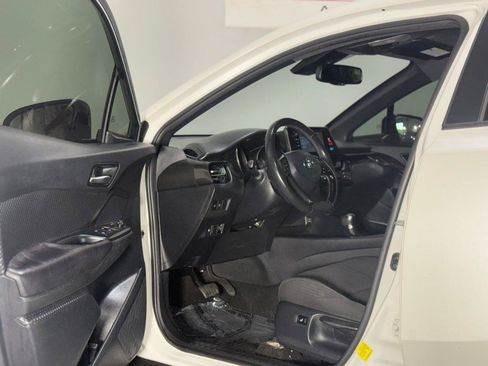 Used 2018 Toyota C-HR XLE FWD image 15