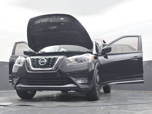 Used 2018 Nissan Kicks SR FWD image 41