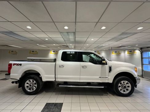 Used 2017 Ford F250 Lariat w/ Chrome Package image 3