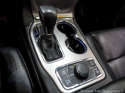 Used 2018 Jeep Grand Cherokee Overland image 25
