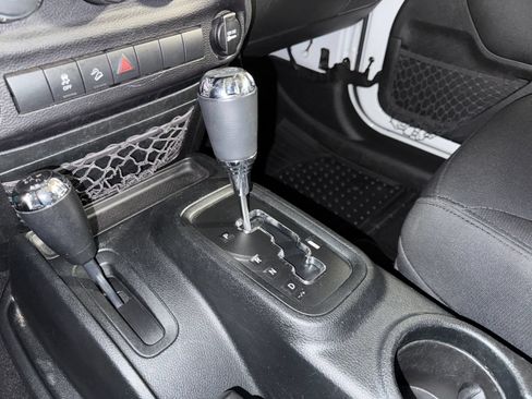 Used 2018 Jeep Wrangler Unlimited Sport S AWD/4WD image 22