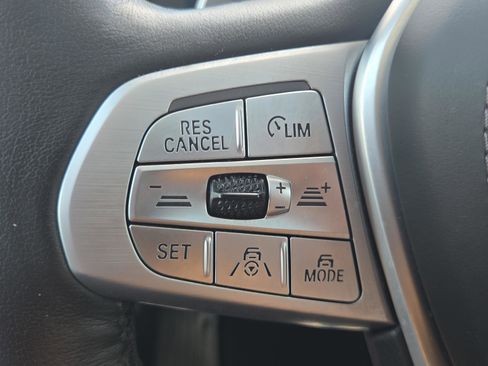 Used 2022 BMW X7 xDrive40i w/ Premium Package AWD/4WD image 22