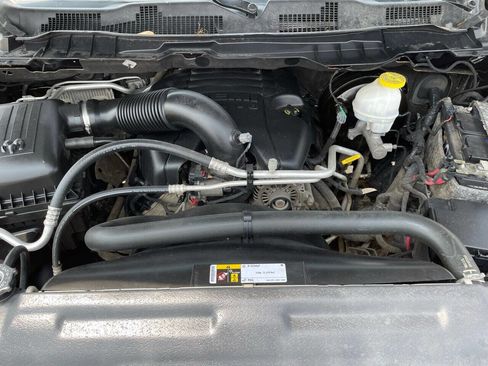 Used 2018 RAM 1500 Classic SLT image 9