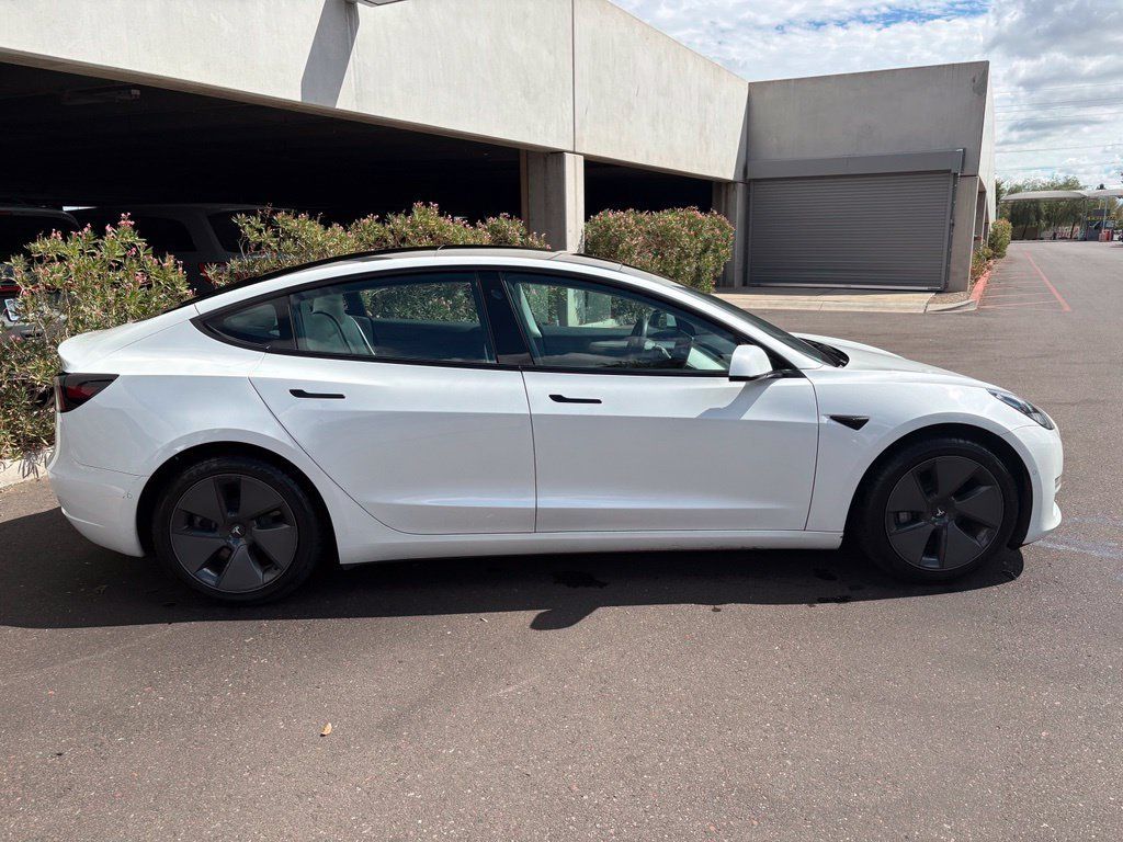 Used 2021 Tesla Model 3 Standard Range Plus RWD image 4