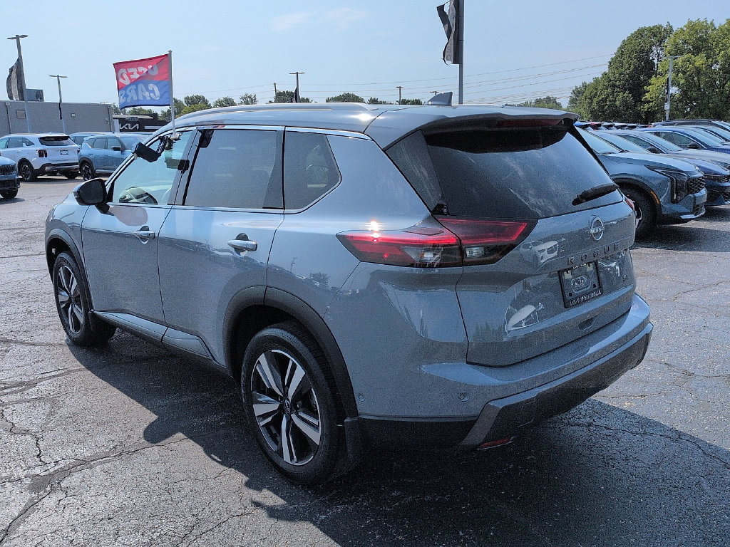 Used 2025 Nissan Rogue SL w/ SL Premium Package FWD image 5