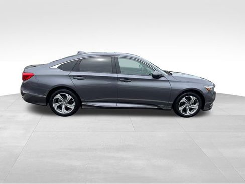 Used 2018 Honda Accord EX image 9