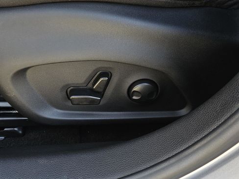 Used 2023 Jeep Compass Limited image 32