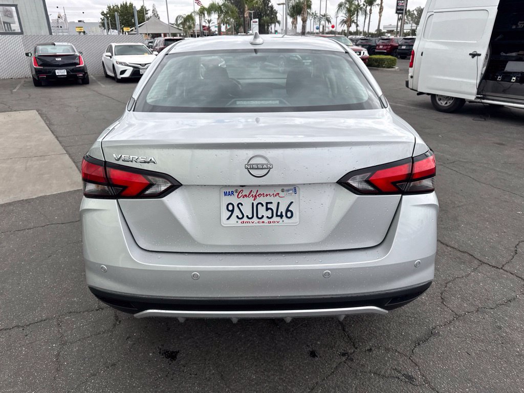 Used 2025 Nissan Versa SV FWD image 3