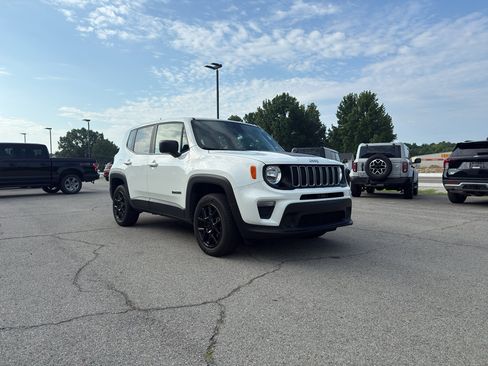 Used 2023 Jeep Renegade Latitude AWD/4WD image 7