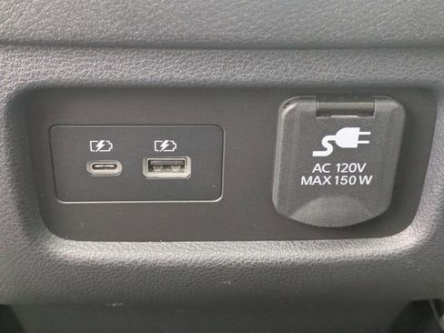 Used 2024 Nissan Pathfinder Platinum w/ Black Appearance Package image 15