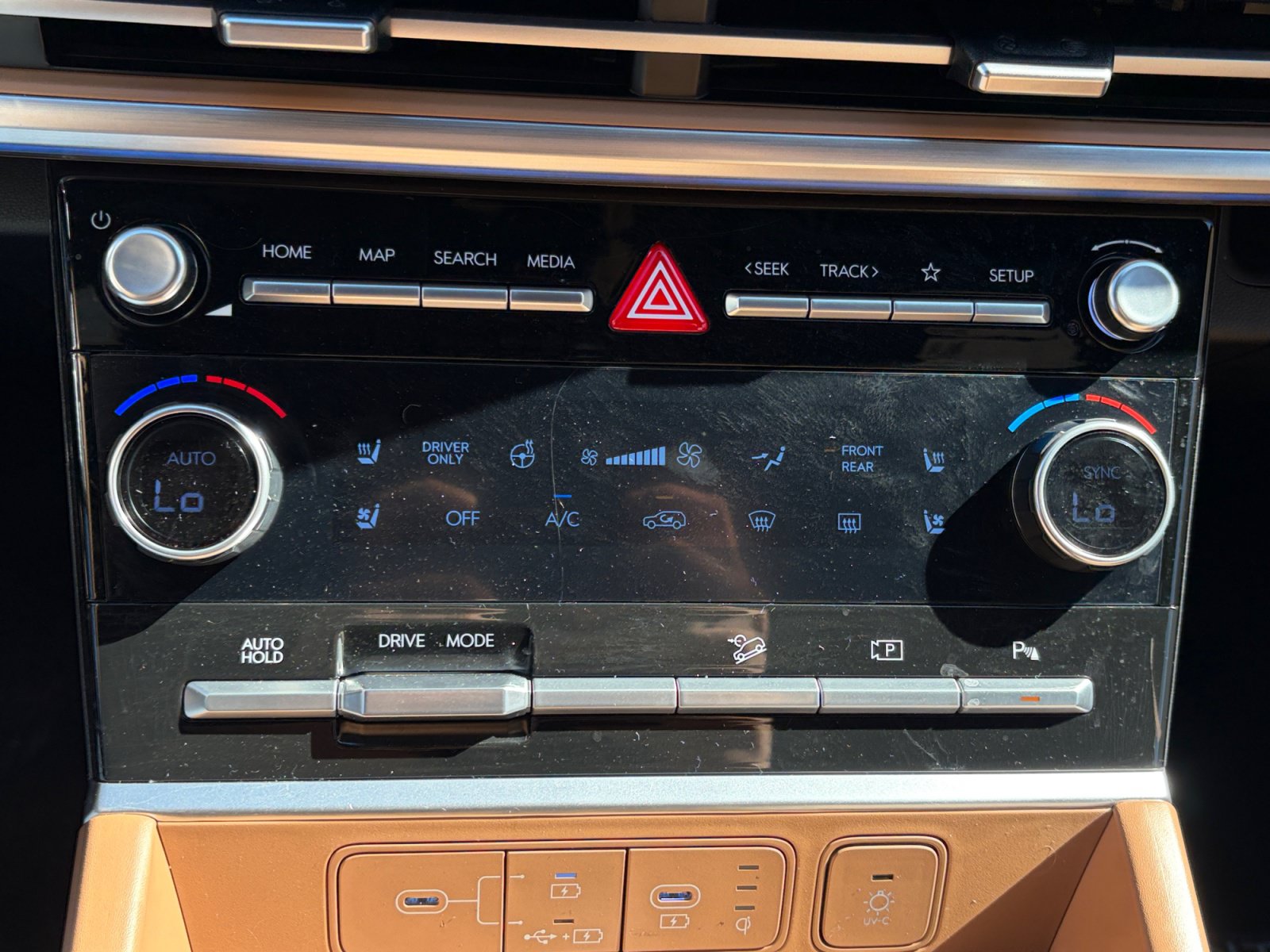 Used 2024 Hyundai Santa Fe Limited FWD image 16