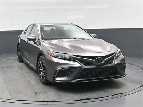 Used 2024 Toyota Camry SE image 10