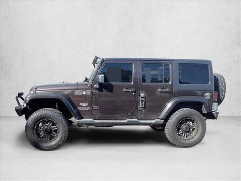 Used 2013 Jeep Wrangler Unlimited Sahara w/ Connectivity Group AWD/4WD image 2
