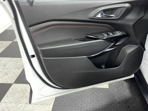 Used 2026 Chevrolet Trax RS FWD image 13