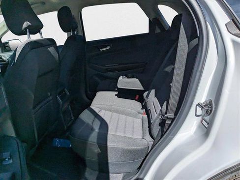 New 2024 Ford Edge SE image 9