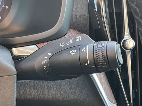 Used 2025 Volvo V60 B5 Cross Country Plus image 13