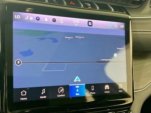 Used 2022 Jeep Grand Cherokee Overland w/ Luxury Tech Group IV image 13