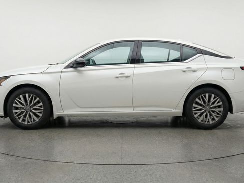 Used 2025 Nissan Altima 2.5 SV FWD image 5