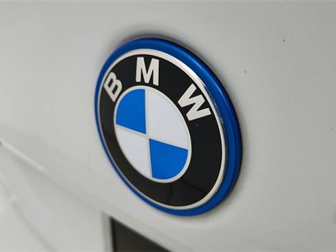 Used 2025 BMW i5 eDrive40i w/ M Sport Package image 16