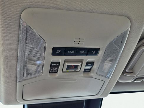 Used 2023 Toyota RAV4 XLE Premium image 31