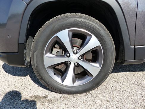Used 2021 Jeep Cherokee Limited AWD/4WD image 16