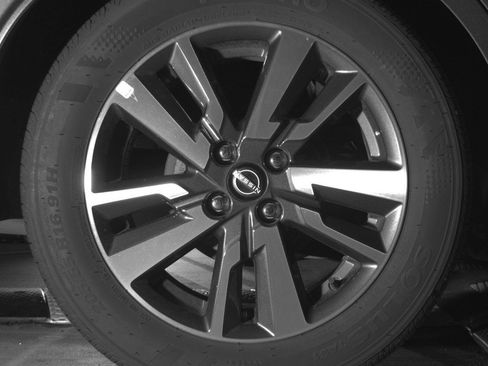 Used 2025 Nissan Versa SV image 15