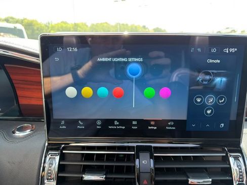 Used 2024 Lincoln Navigator Premiere AWD/4WD image 38