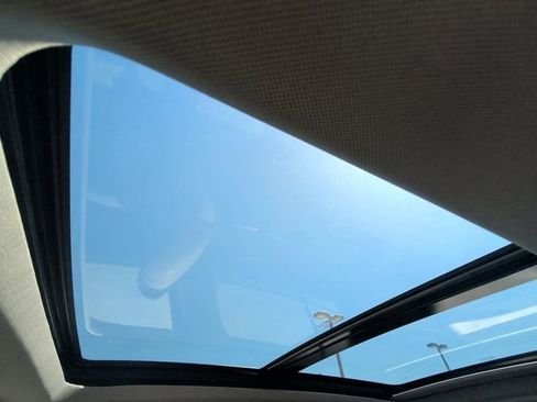 Used 2023 Cadillac XT4 Luxury w/ Cold Weather Package image 7