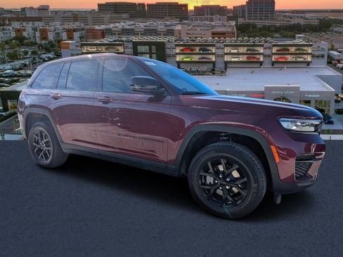 New 2025 Jeep Grand Cherokee Altitude image 1