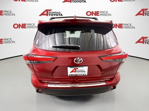 Used 2023 Toyota Highlander XLE AWD/4WD image 6
