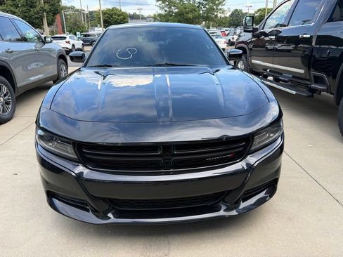 Used 2022 Dodge Charger SXT w/ Blacktop Package RWD image 2