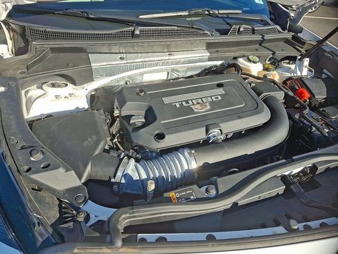 Certified 2022 Cadillac XT4 Luxury w/ Cold Weather Package image 29