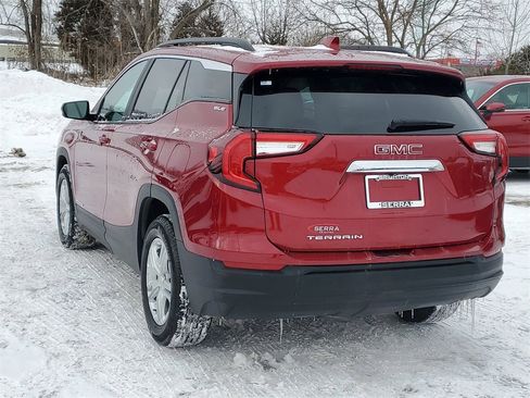 Used 2023 GMC Terrain SLE w/ Driver Convenience Package image 2