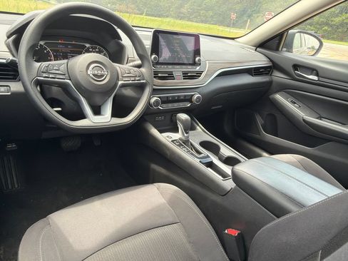 Used 2025 Nissan Altima 2.5 SV FWD image 22