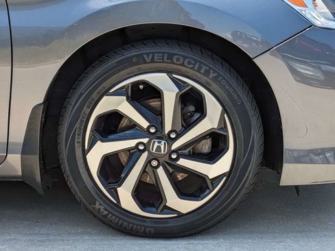 Used 2017 Honda Accord EX image 12