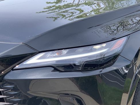 Used 2025 Lexus RX 350 Premium w/ Accessory Package (Z1) image 6