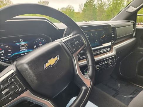 Used 2024 Chevrolet Silverado 1500 LT AWD/4WD image 25