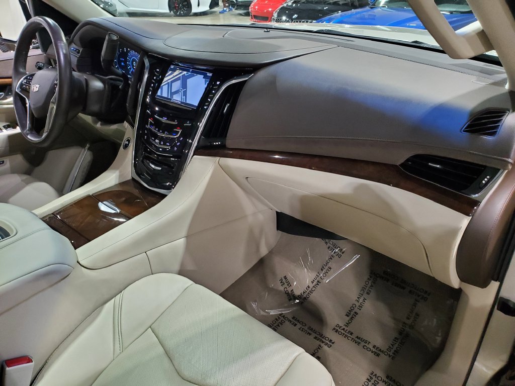 Used 2017 Cadillac Escalade Premium Luxury AWD/4WD image 14