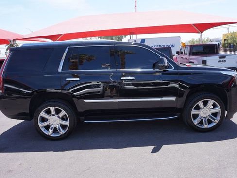 Used 2020 Cadillac Escalade Luxury RWD image 5