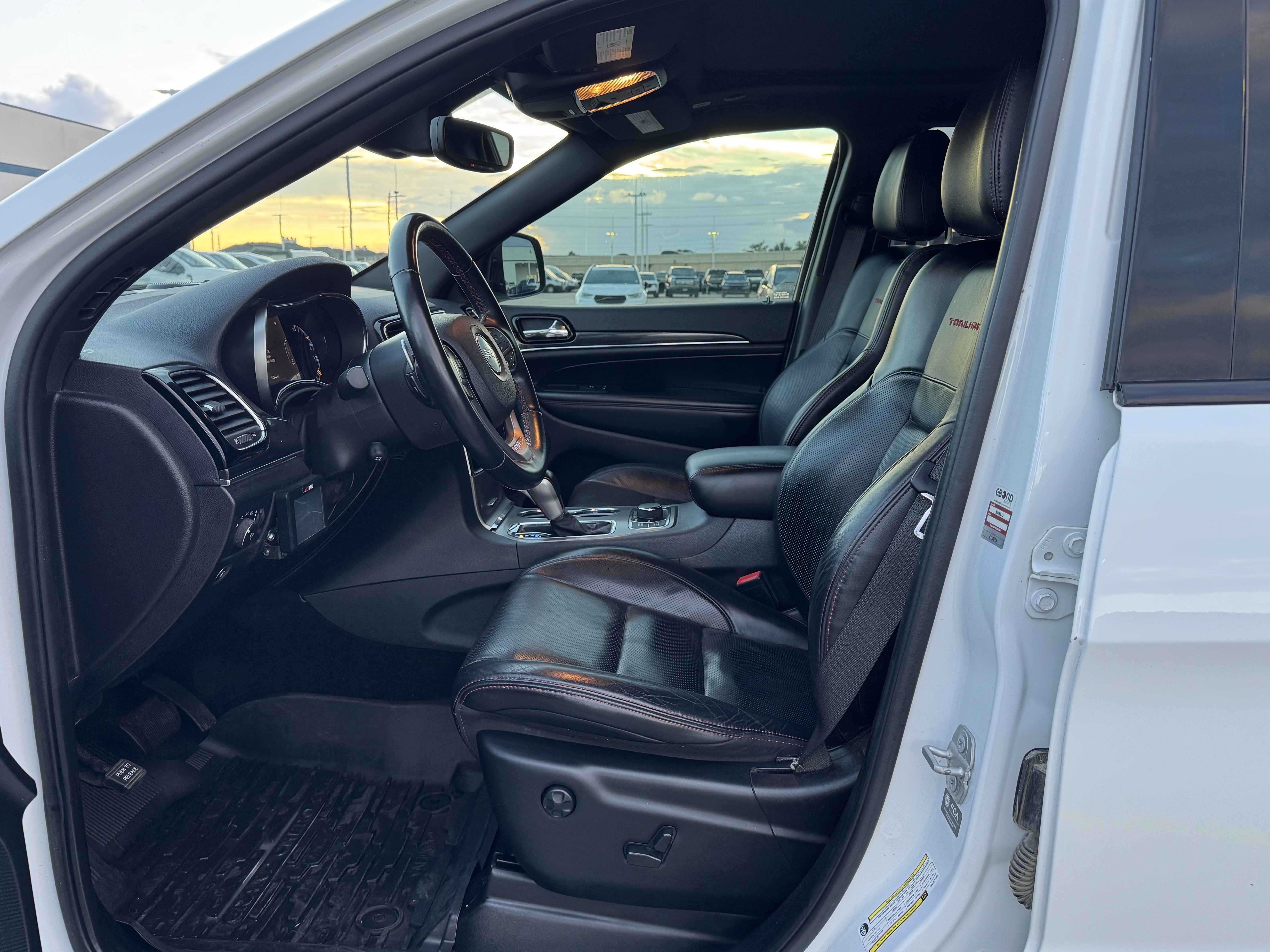 Used 2021 Jeep Grand Cherokee Trailhawk w/ Trailhawk Luxury Group AWD/4WD image 17