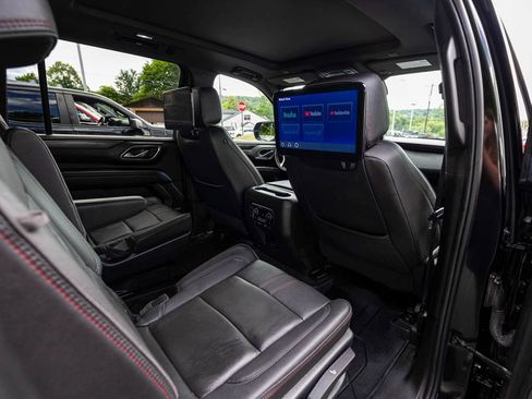 Used 2023 Chevrolet Suburban RST w/ Sport Performance Package AWD/4WD image 30